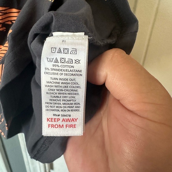 Tommy Bahama Boy Size Small Graphic Palm Print Cotton Tee - Picture 3 of 3